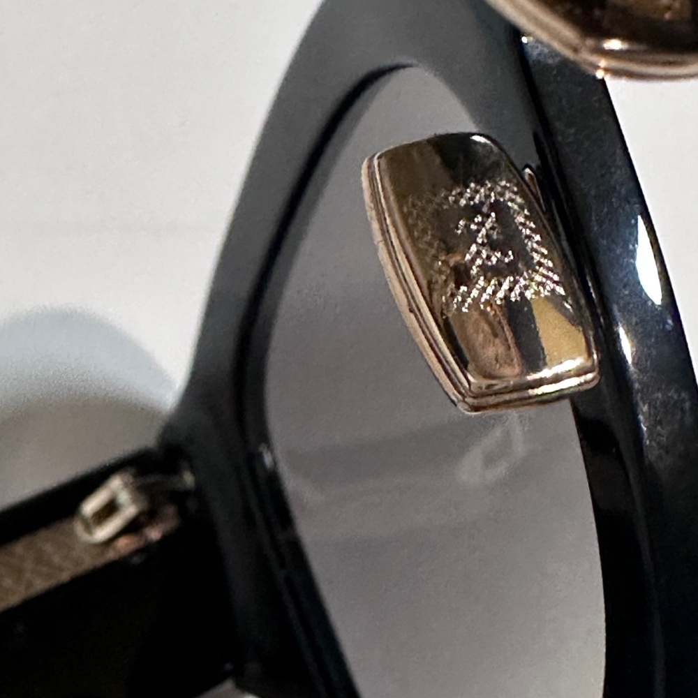 Fendi Elegant Black Sunglasses - Picture 6 of 6